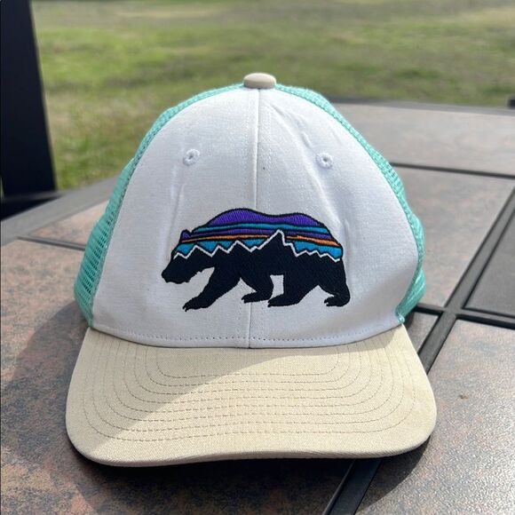 Patagonia White and Tan Baseball Cap with Bear Mountain Snap Back Teal Mesh - Picture 1 of 16